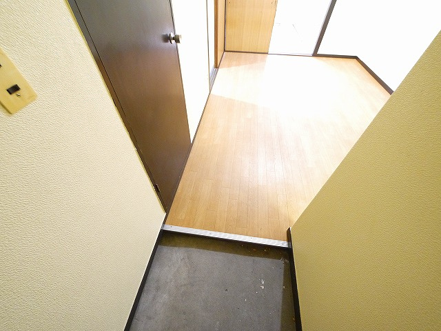 西ノ京ハイツの玄関