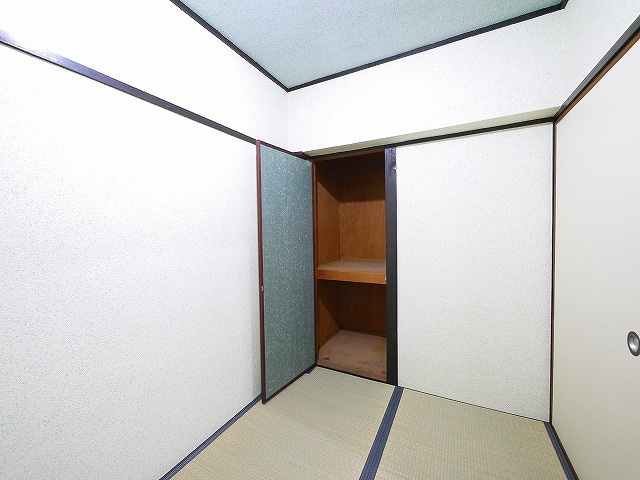 西ノ京ハイツの和室