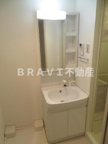 S-RESIDENCE南堀江（エスレジデンスミナミホリエ）　BRAVI不動産の独立洗面台|【S-RESIDENCE南堀江】朝の支度にも助かる、独立の洗髪洗面化粧台