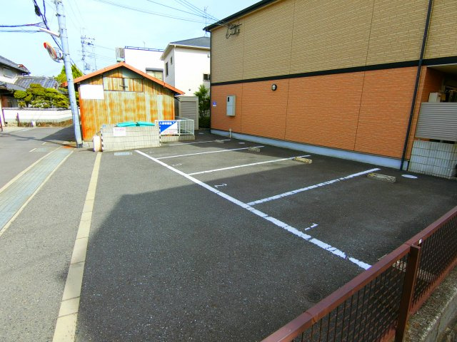 サンライズ中野の駐車場