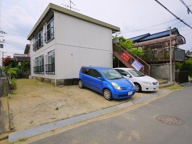 ハイツ大宮の駐車場|車をお持ちの方に嬉しい駐車場付きの物件です