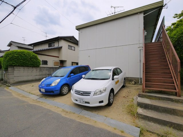 ハイツ大宮の駐車場|駐車場に車を止められます