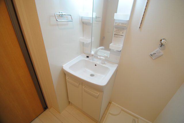 WITH THE LIGHTの独立洗面台|内装イメージ：同物件別室