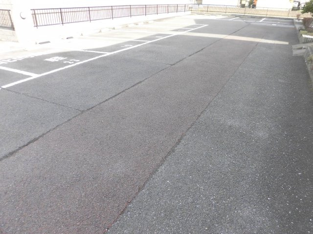 グランシティソレーユAの駐車場