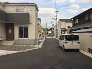 【前面道路含む現地写真】
