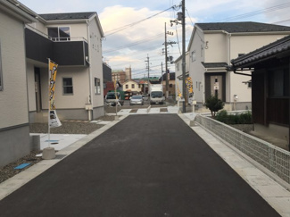 【前面道路含む現地写真】