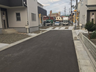 【前面道路含む現地写真】