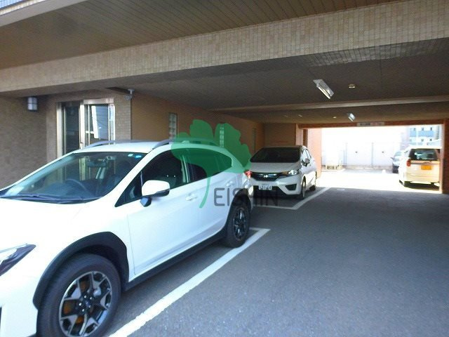 フローレス東比恵の駐車場