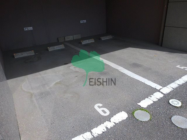 ダイナコートエスタディオ東公園V(ファイブ)の駐車場