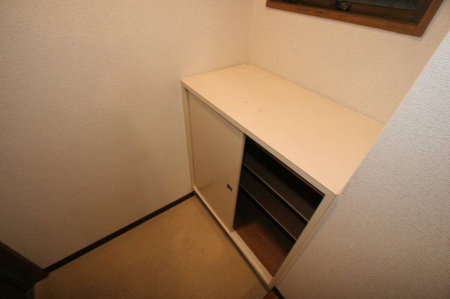 ファミール中野１の玄関|下駄箱