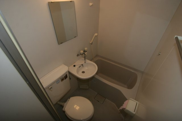 ファミール中野１の浴室