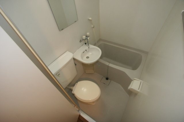 ファミール中野１の浴室