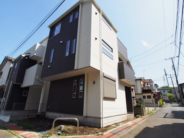 保土ヶ谷区川島町　新築戸建ての外観|こだわりの設備が充実した3階建てのお住まい。