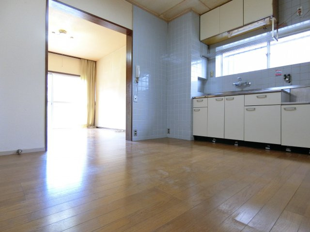 緑ヶ丘中町貸家の居間・リビング