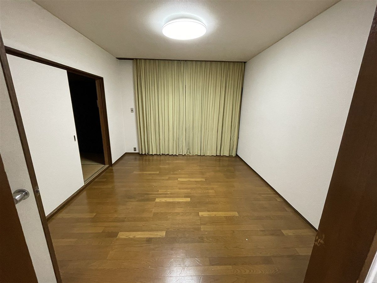 緑ヶ丘中町貸家の居間・リビング
