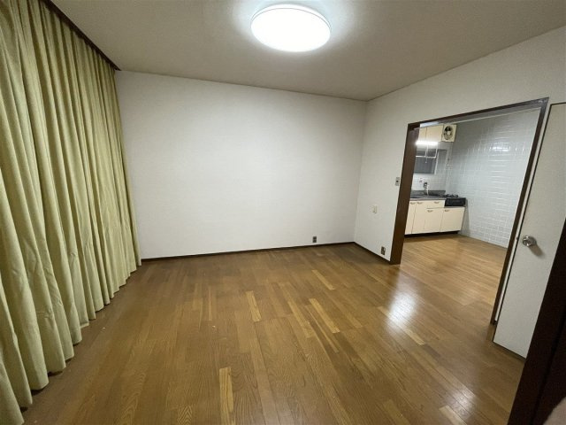 緑ヶ丘中町貸家の居間・リビング
