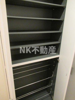 【玄関】 | アンベリール（八戸ノ里賃貸） | シューズボックスです