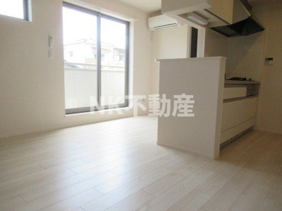 【居間・リビング】 | アンベリール（八戸ノ里賃貸） | こちらの居間で趣味の時間をお楽しみください