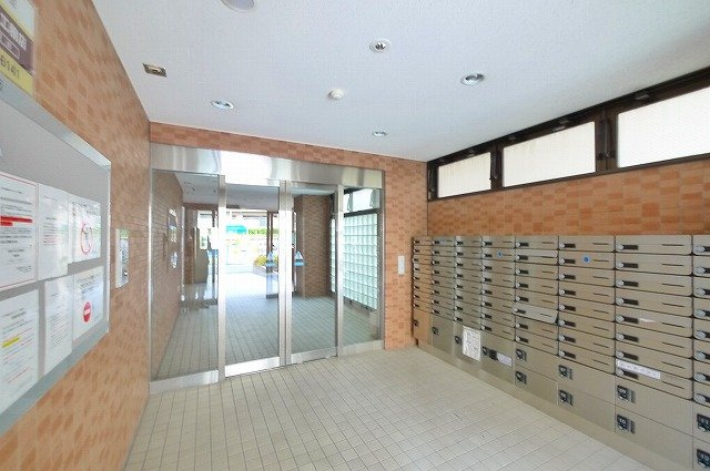 フクダ不動産新大宮マンションのエントランス|清潔なエントランスです
