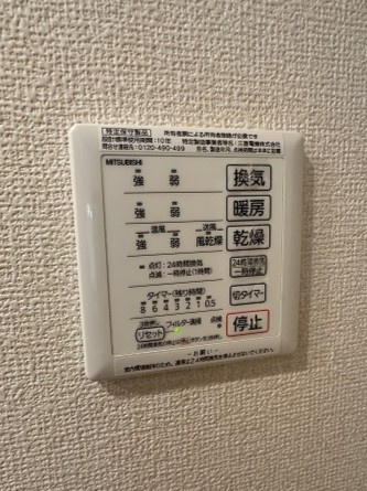 【設備】 | ラ・アンジュ | バスルームの浴室暖房乾燥機で外に干せないお洗濯物もすっきり乾きます♪雨の日のお洗濯もバッチリ！