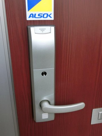【セキュリティ】 | ラ・アンジュ | 玄関扉は防犯性の高いカードキーになっています！防犯対策充実しています◎