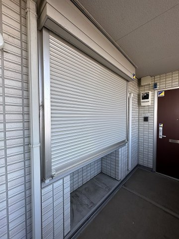 【セキュリティ】 | ラ・アンジュ | 防犯シャッター雨戸付きなので夜やお出かけ時も安心です！雨戸は冬場の寒さ対策にもなります◎