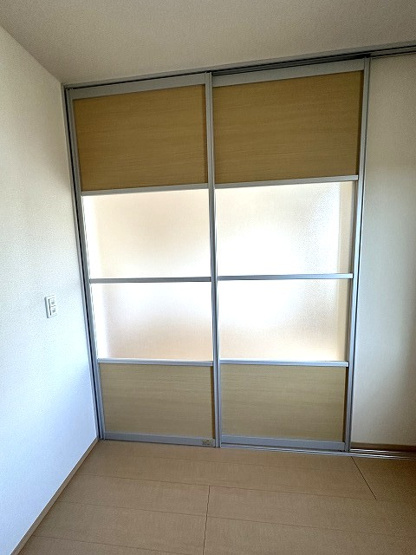 【展望】 | ラ・アンジュ | リビングダイニングキッチンと洋室4.5帖の間に可動間仕切りがあります♪開けるとお部屋が広く感じられます☆