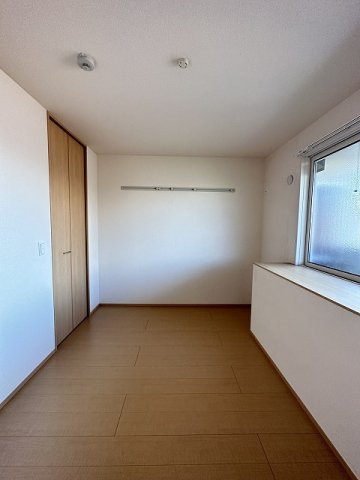 【洋室】 | ラ・アンジュ | 洋室5.2帖☆玄関側にあるお部屋です♪ベッドを置いて寝室にするのもオススメです☆
