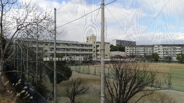 箕面市粟生外院２丁目　新築戸建の周辺|箕面市立第六中学校