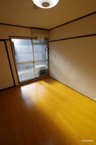 南森町ロイヤルハイツ　仲介手数料無料の洋室