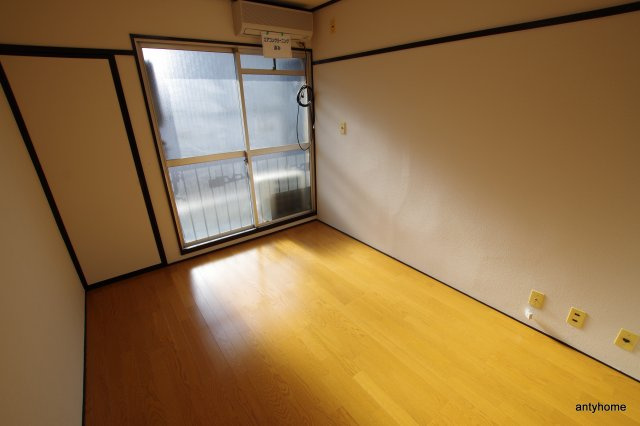 南森町ロイヤルハイツ　仲介手数料無料の洋室