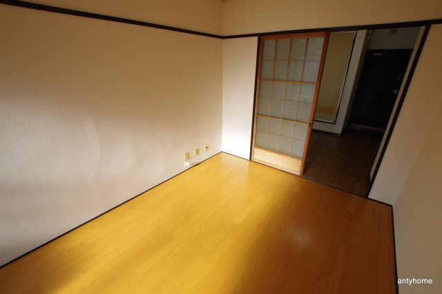 南森町ロイヤルハイツ　仲介手数料無料の洋室
