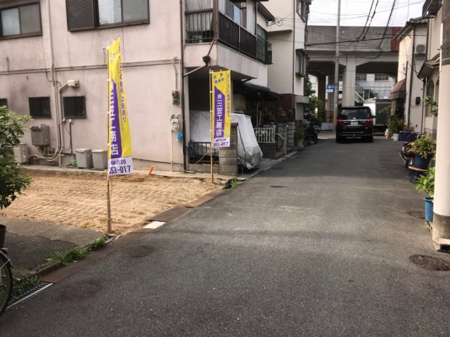 サガミ・タウン御供田１丁目の前面道路含む現地写真