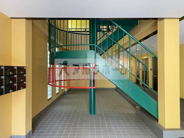 クレパレス1のロビー