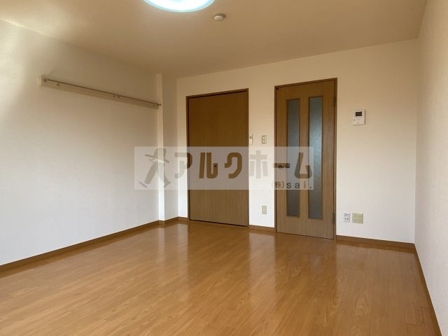 クレパレス1の居間・リビング