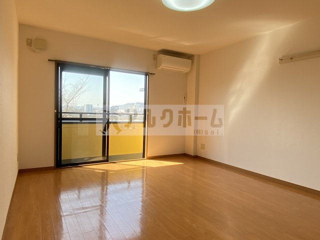 クレパレス1の居間・リビング