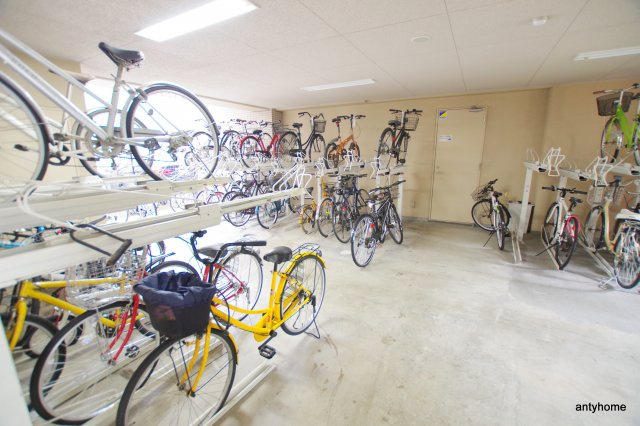 カスタリア新梅田の駐車場