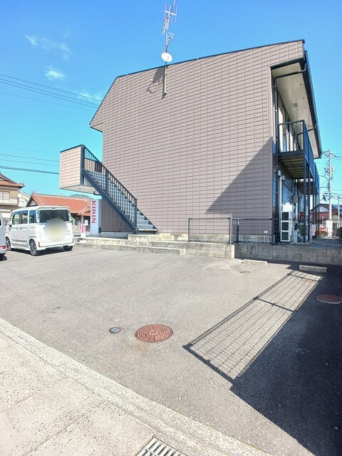 メゾンアベニールの駐車場