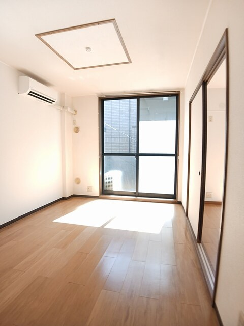 メゾンアベニールの居間・リビング