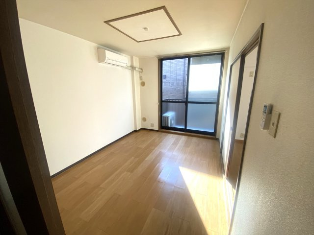 メゾンアベニールの居間・リビング