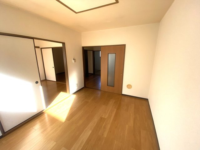 メゾンアベニールの洋室