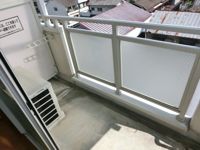 大阪市淀川区木川西２丁目の賃貸マンションのバルコニー