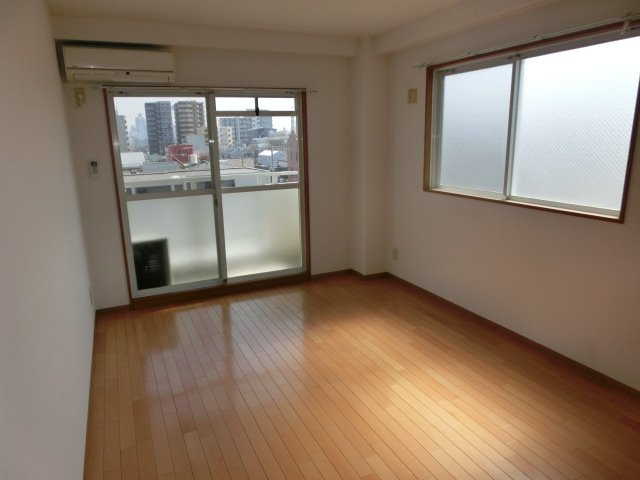 大阪市淀川区木川西２丁目の賃貸マンションの洋室