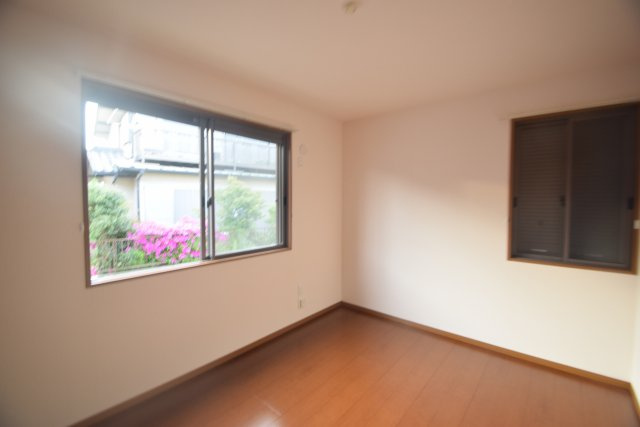 サンコート１番館の寝室|開放的な寝室です