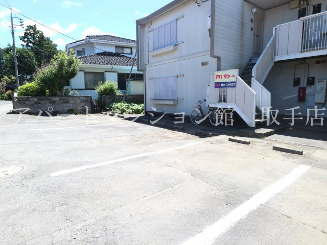 メゾン竹村の駐車場