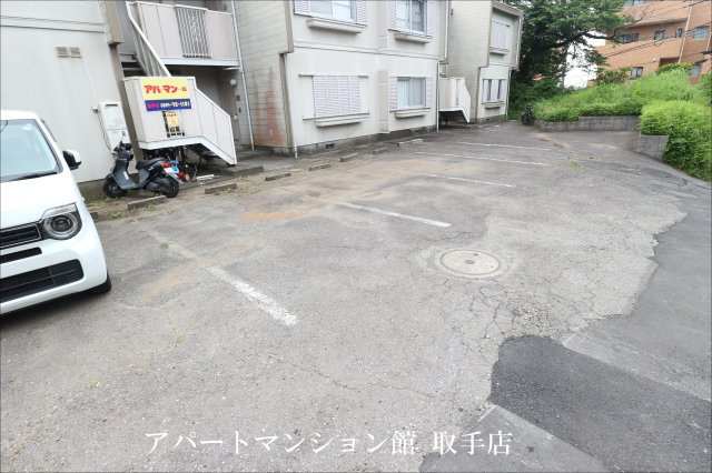 メゾン竹村の駐車場