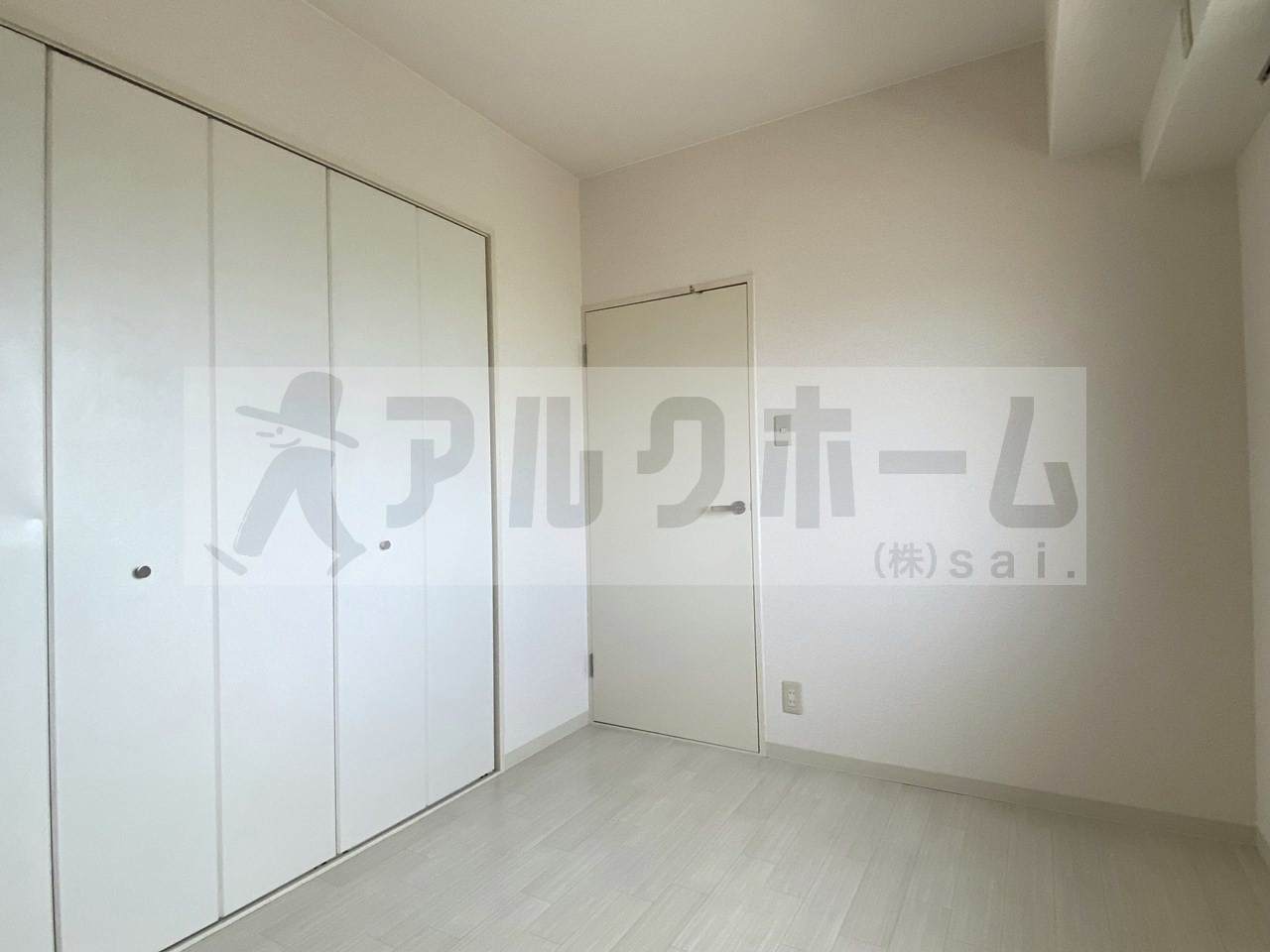 グランドゥール緑ヶ丘の洋室