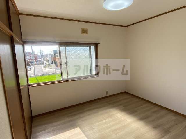 八尾マンションの洋室