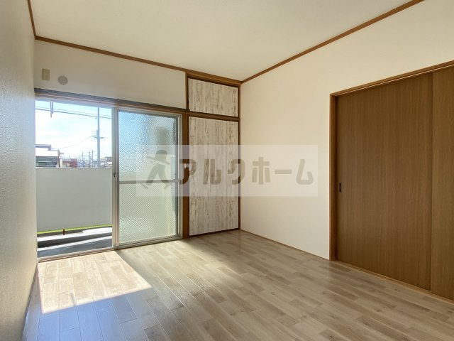 八尾マンションの洋室