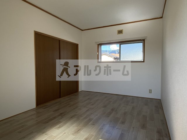 八尾マンションの洋室